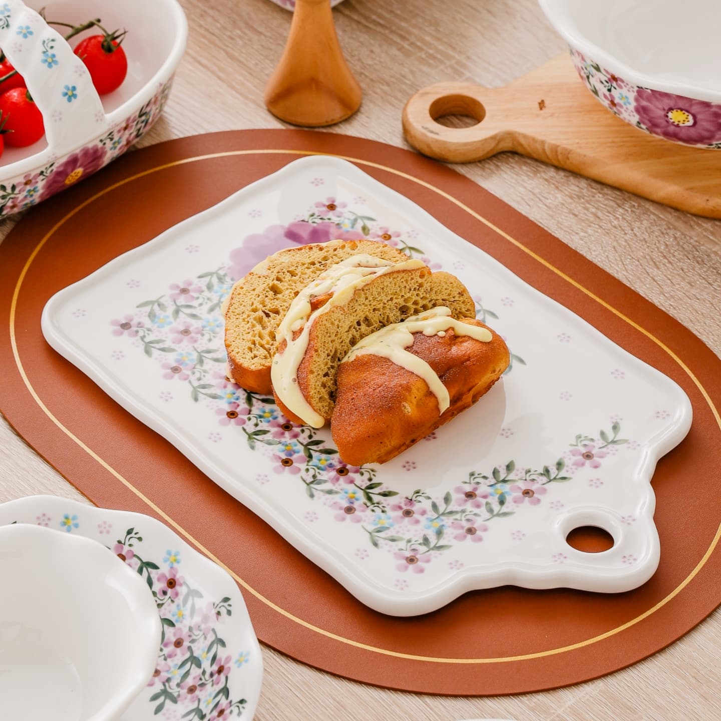 HongDian Pink Floral Dinnerware,Bowl Plate,casserole,Hand Painted Craft,Premium Porcelain,Pink,SGS Tested Underglaze Fade Resistant,Microwave Dishwasher Oven Sterilizer Safe,Home Gift Party Family All Ages Cottagecore
