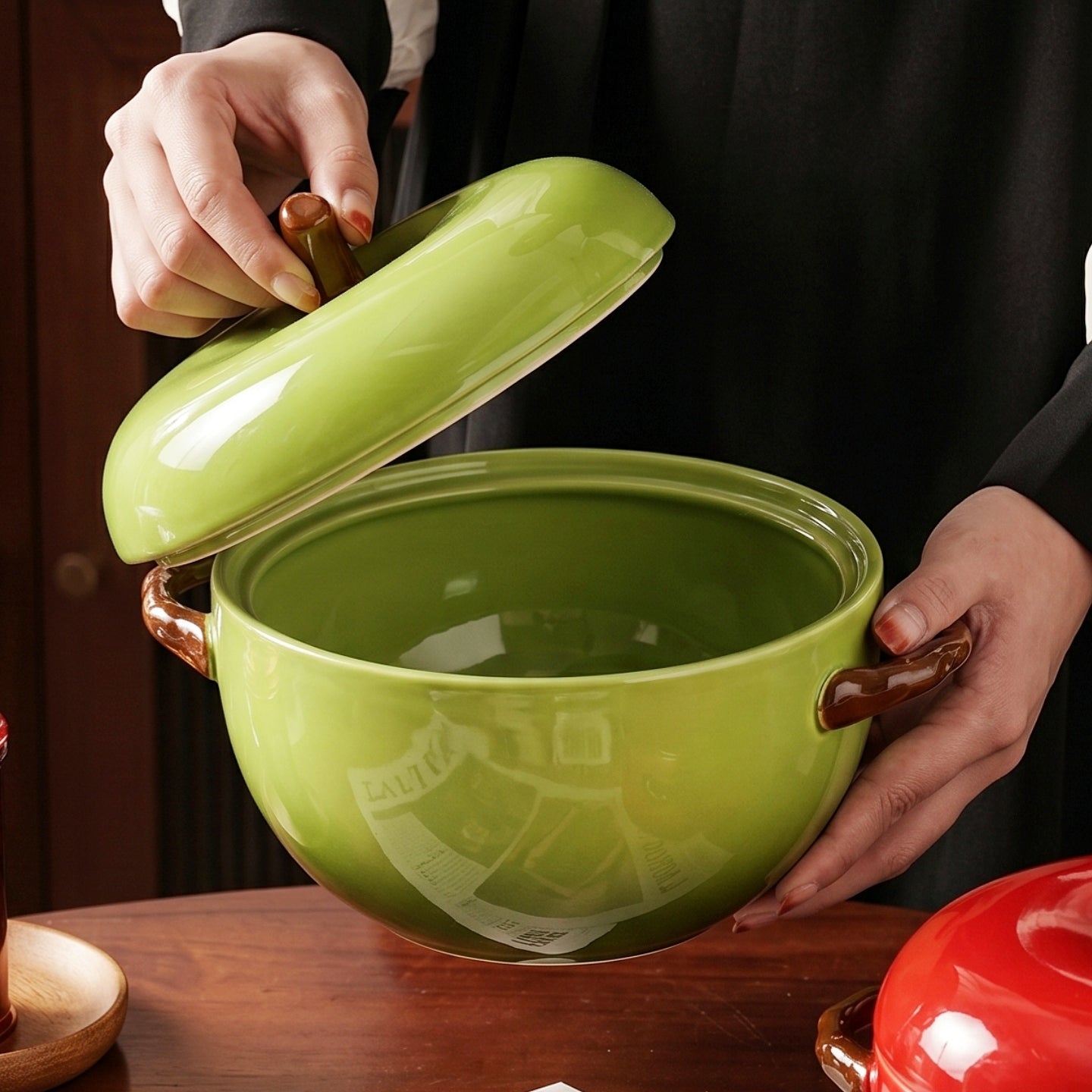 HongDian Red Green Apple Lidded Soup Bowl,Double Handle Ceramic Pot,Hand Painted Craft,Premium Porcelain,8/7.5 in,1650/800ml 56/27 oz,SGS Tested Underglaze Fade Resistant,Microwave Dishwasher Oven Sterilizer Safe,Soup Stew Baby Food Family