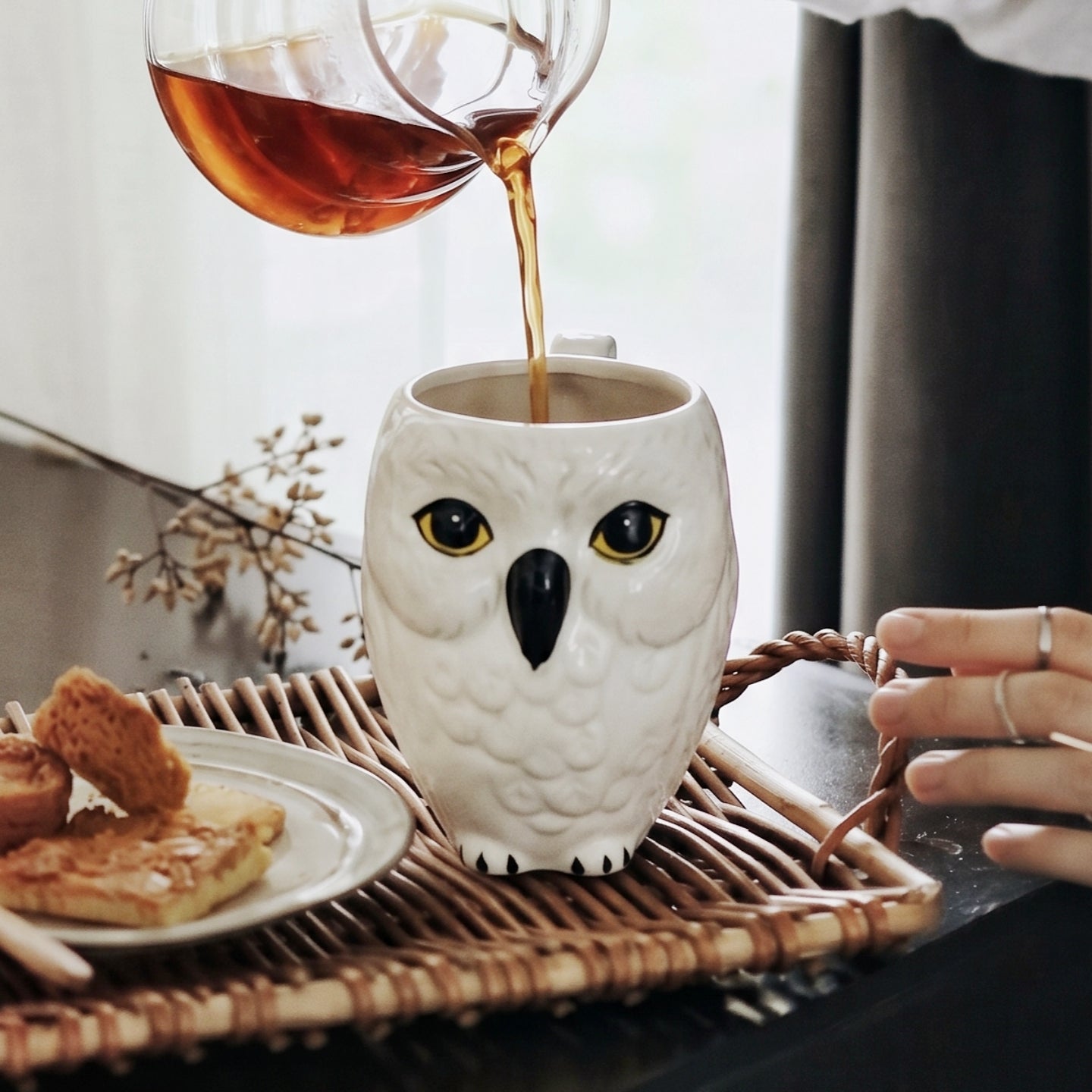 HongDian White Owl Shaped Ceramic Mug,Cute Animal Coffee Tea Cup with Handle,4.28/4.68/3.04 in,Premium Ceramic,SGS Tested Underglaze Fade Resistant,Microwave Dishwasher Sterilizer Safe,Milk Coffee Tea Breakfast Use Office Desk Decor Gift