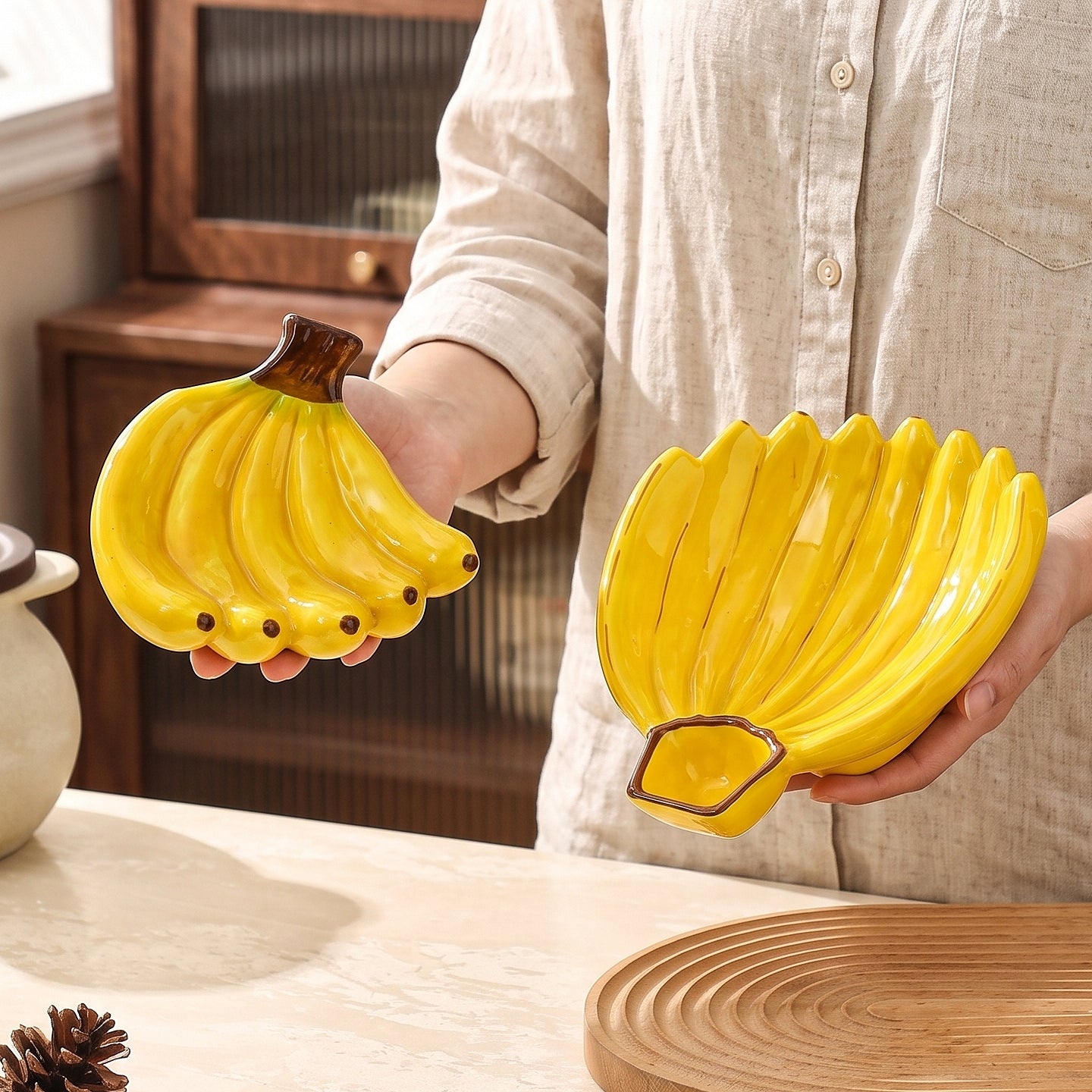 HongDian Banana Bunch Shaped Large Ceramic Serving Bowl,1300ml 44 oz Fruit Snack Centerpiece Dish,Optional Yellow Green,Premium Ceramic,Novelty Kitchen Table Decor,Salad Dessert Pasta Serving,Housewarming Gift,Dishwasher Microwave Safe