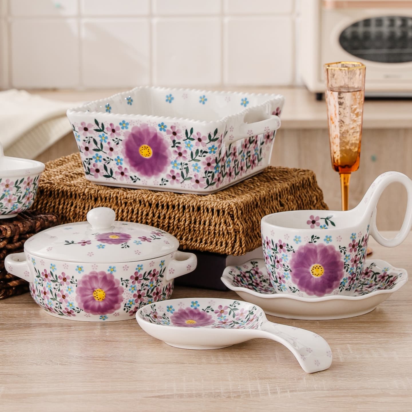 HongDian Pink Floral Dinnerware,Bowl Plate,casserole,Hand Painted Craft,Premium Porcelain,Pink,SGS Tested Underglaze Fade Resistant,Microwave Dishwasher Oven Sterilizer Safe,Home Gift Party Family All Ages Cottagecore