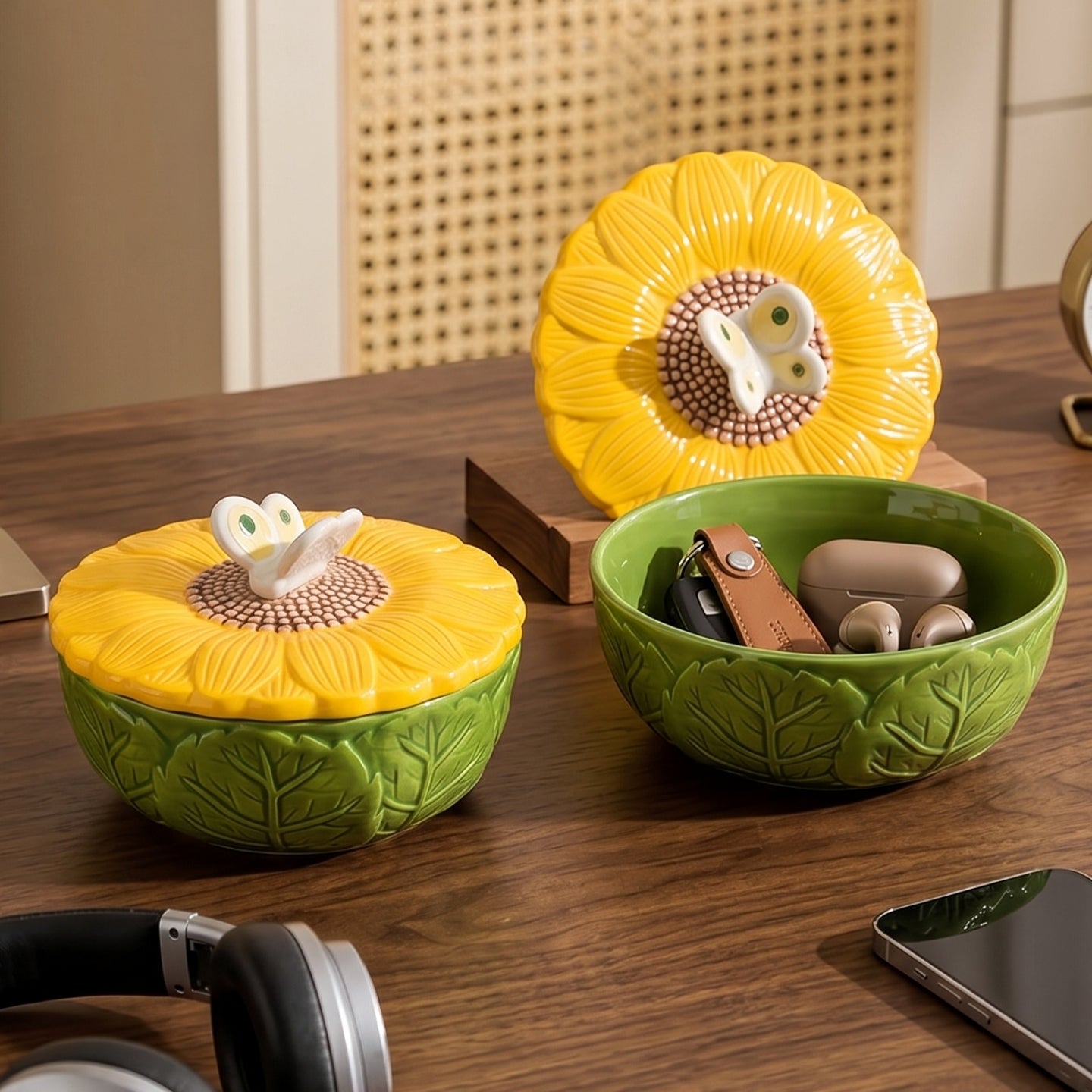 HongDian Sunflower Butterfly Lidded Bowl,550ml 19 oz Ceramic Serving Dish,Yellow Green Flower Lid with Butterfly Handle,Premium Ceramic,Leaf Relief Texture,Microwave Dishwasher Safe,For Salad Yogurt Snack Dessert,Kitchen Table Gift Decor