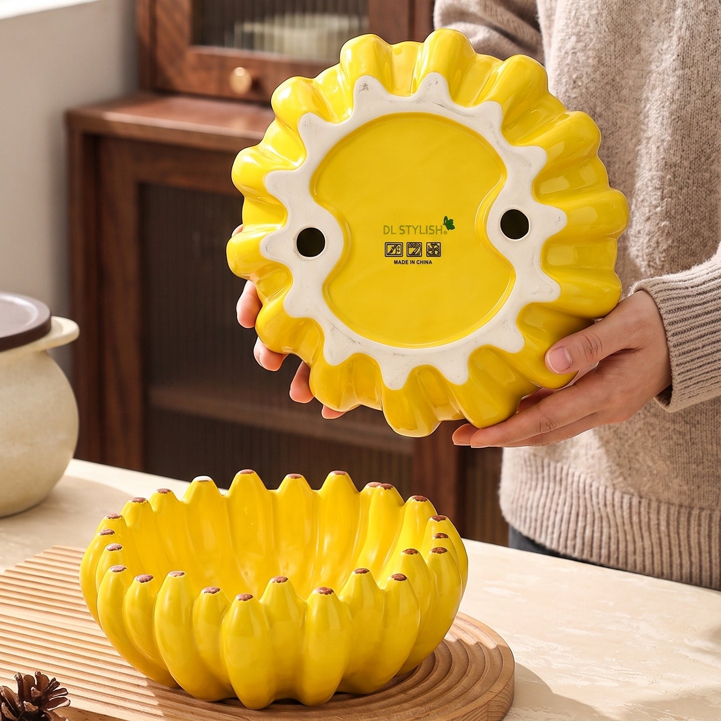 HongDian Banana Bunch Shaped Large Ceramic Serving Bowl,1300ml 44 oz Fruit Snack Centerpiece Dish,Optional Yellow Green,Premium Ceramic,Novelty Kitchen Table Decor,Salad Dessert Pasta Serving,Housewarming Gift,Dishwasher Microwave Safe