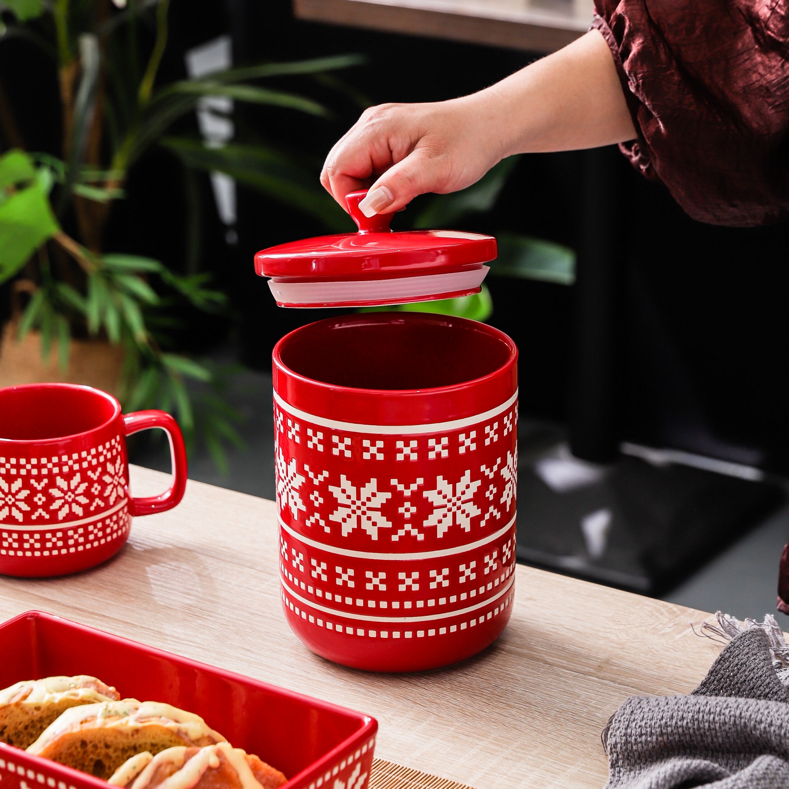 HongDian Red Snowflake Pattern Tableware Series,Optional Ceramic Mug Bowl Plate,Cup 600ml 20 oz,Micro Embossed Craft,Premium Ceramic,SGS Tested Underglaze Fade Resistant,Microwave Dishwasher Oven Sterilizer Safe,Dessert Serving Holiday Table Decor