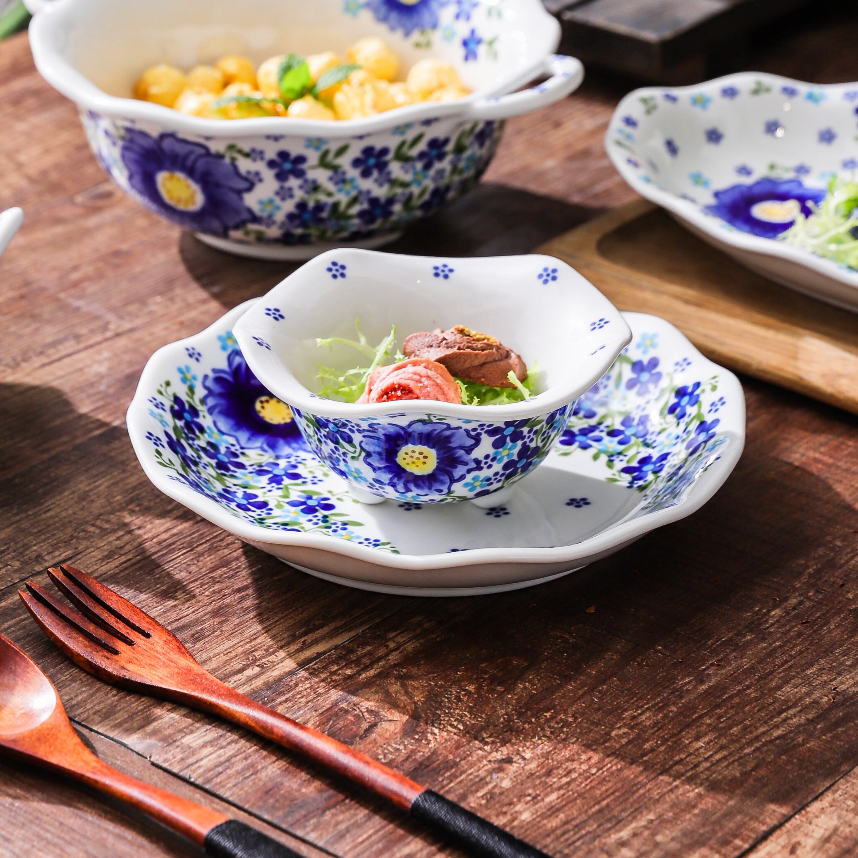 HongDian Blue Floral Tableware Series,Optional Cup Bowl Plate Lidded Casserole,Hand Painted Craft,Premium Porcelain,White Blue Green,SGS Tested Underglaze Fade Resistant,Microwave Dishwasher Oven Sterilizer Safe,Home Gift Party Family All Ages